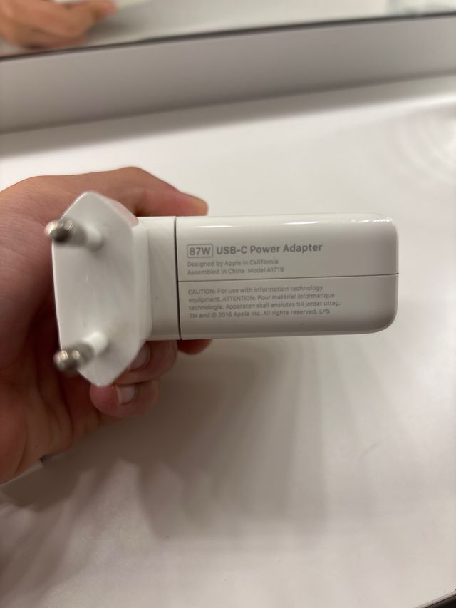Cargador y enchufe mackbook 87W