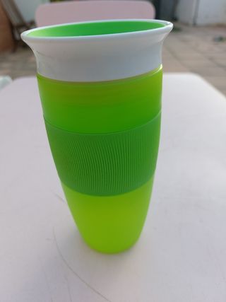 Vaso antiderrames infantil marca Munchkin