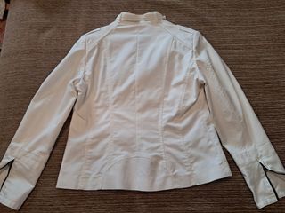 Cazadora blanca de Zara