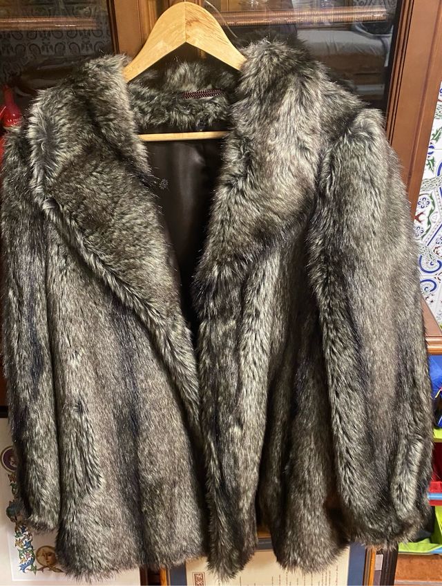 Abrigo de piel sintética marrón-gris