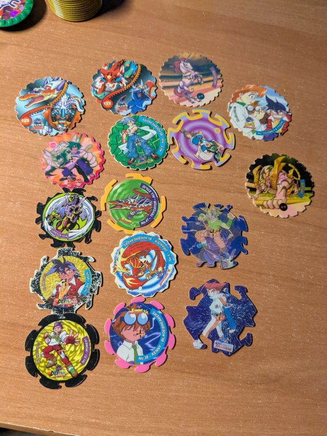 Tazos Beyblade - 16 unidades