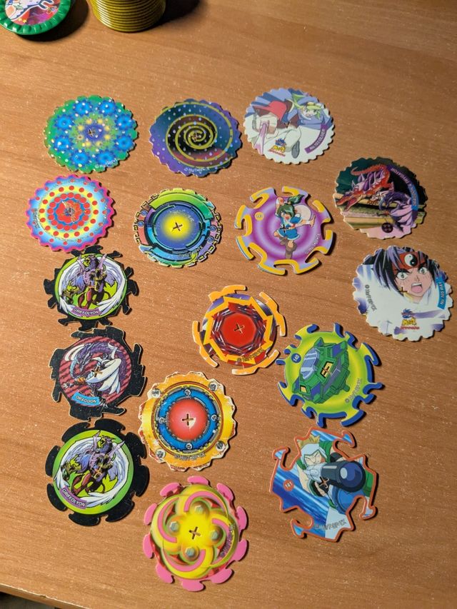 Tazos Beyblade - 16 unidades