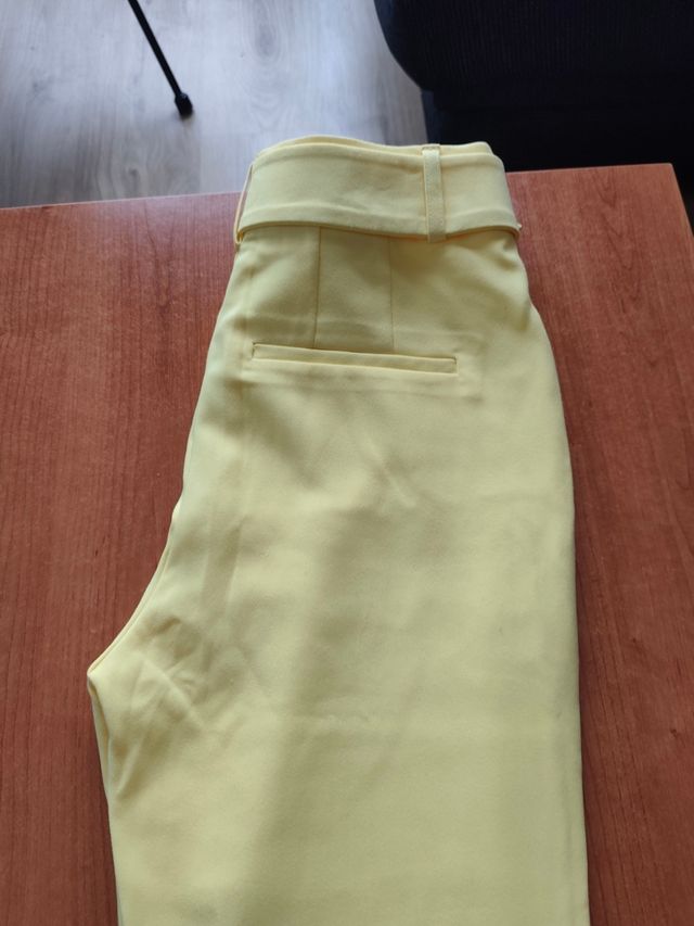 Pantalón Stradivarius 