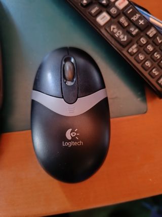 Teclado y ratón Logitech negros