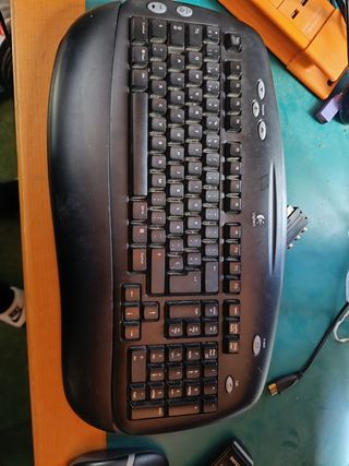 Teclado y ratón Logitech negros