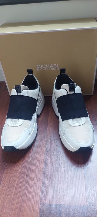 NEW!! Zapatillas Michael Kors - Blancas y Negras -