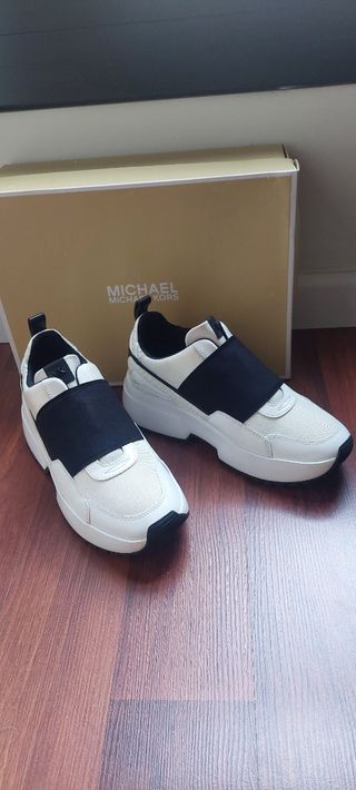 NEW!! Zapatillas Michael Kors - Blancas y Negras -