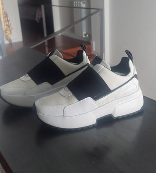 NEW!! Zapatillas Michael Kors - Blancas y Negras -