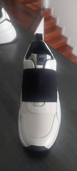 NEW!! Zapatillas Michael Kors - Blancas y Negras -