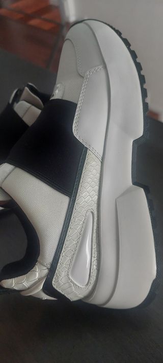 NEW!! Zapatillas Michael Kors - Blancas y Negras -