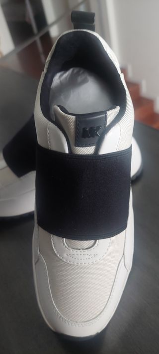 NEW!! Zapatillas Michael Kors - Blancas y Negras -