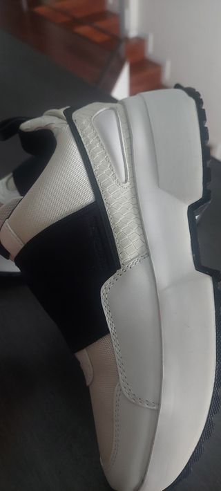 NEW!! Zapatillas Michael Kors - Blancas y Negras -