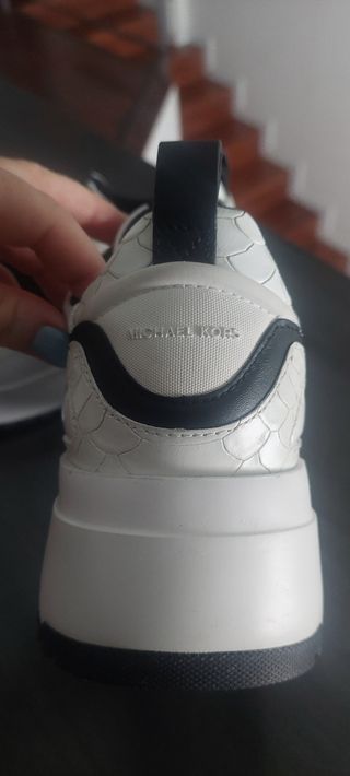 NEW!! Zapatillas Michael Kors - Blancas y Negras -