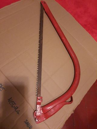 Sierra de madera  hace 60 cm de largo