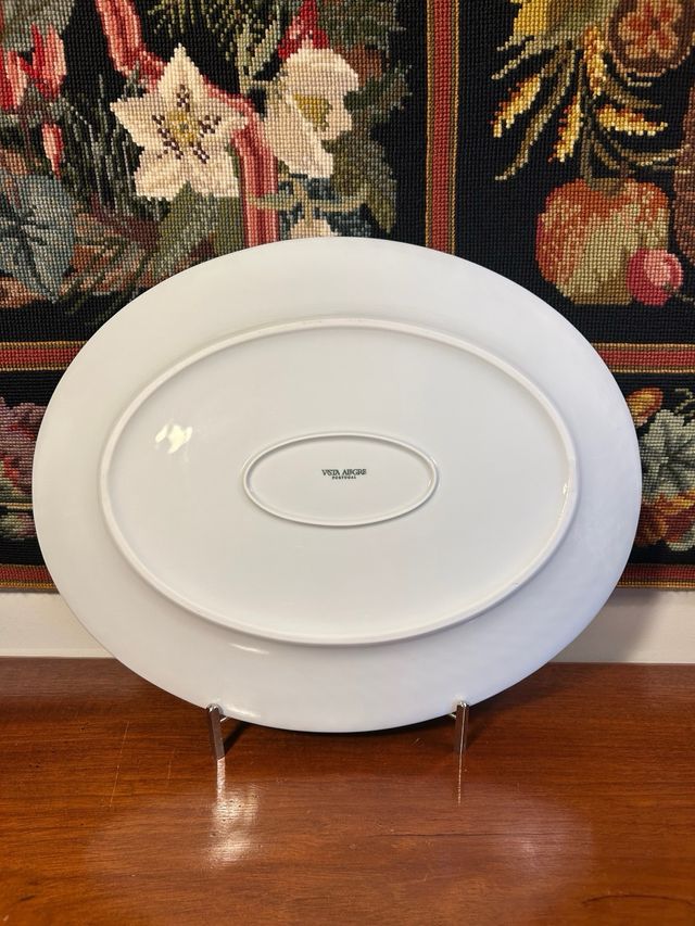 Fuente de porcelana. Vista Alegre