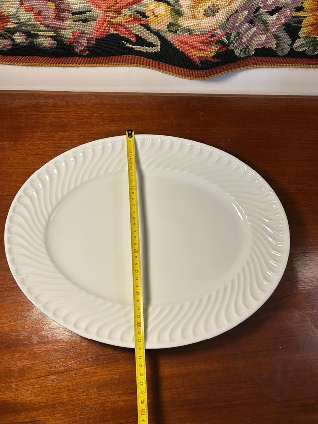 Fuente de porcelana. Vista Alegre