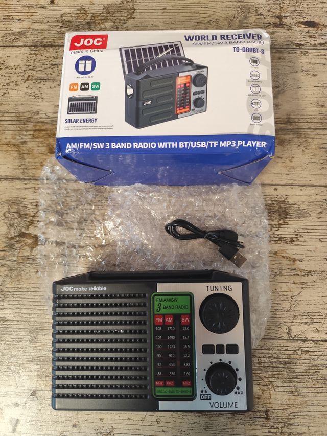 RADIO SOLAR Y PILAS NUEVA