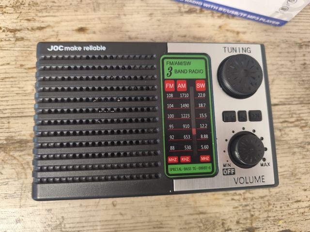 RADIO SOLAR Y PILAS NUEVA