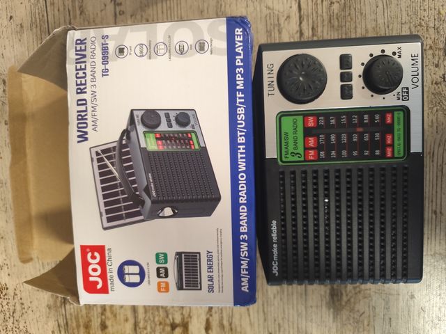 RADIO SOLAR Y PILAS NUEVA