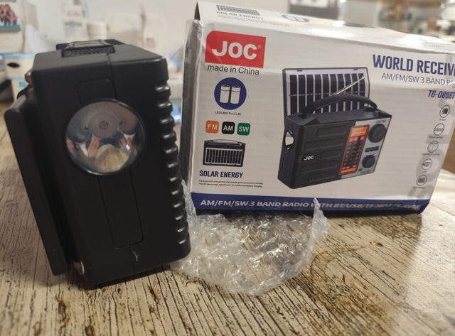 RADIO SOLAR Y PILAS NUEVA