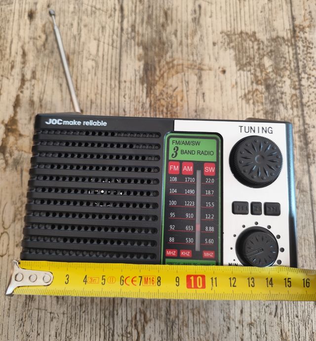 RADIO SOLAR Y PILAS NUEVA