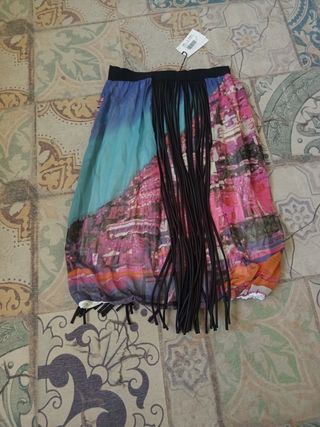 Falda estampada multicolor con flecos