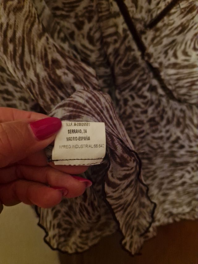 Preciosa blusa de seda natural