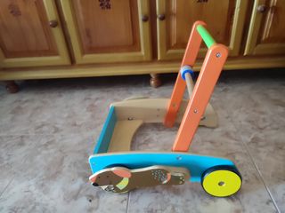 Andador de madera para bebé