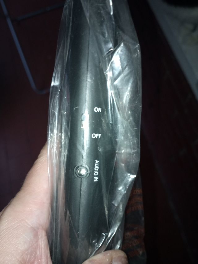 Auriculares por infrarrojos totalmente nuevos .