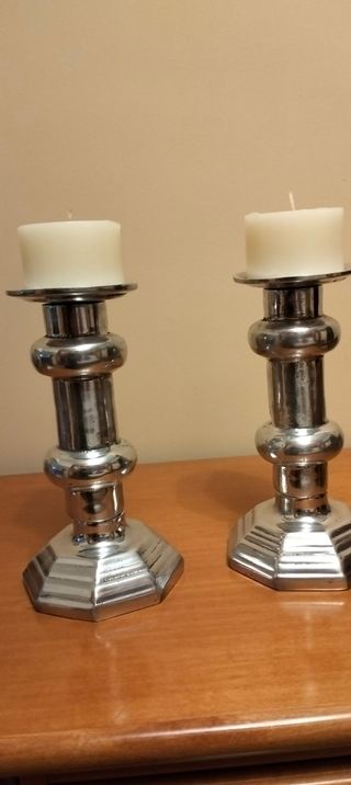 Dos candelabros metal