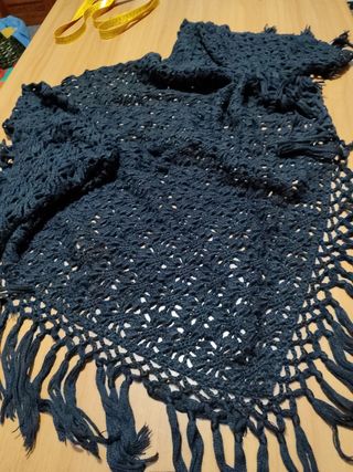 Scialle fatto all'uncinetto