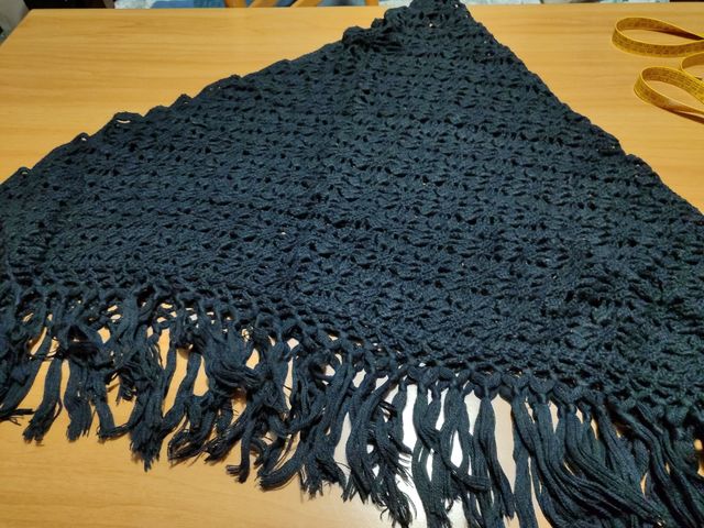 Scialle fatto all'uncinetto