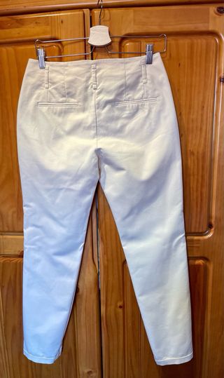 Pantalón de vestir beige de Zara