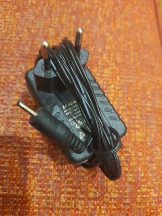 Cargadores de móvil y de nintendo