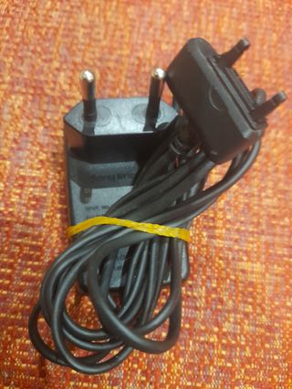 Cargadores de móvil y de nintendo