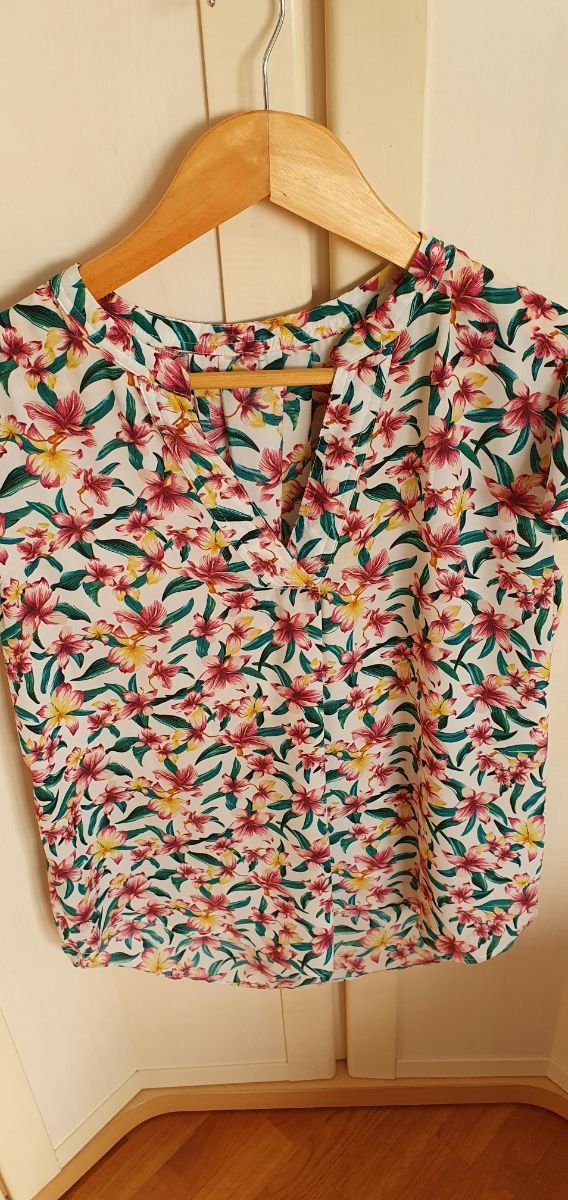 3 PEÇAS DE VESTUÁRIO x 15€ BLUSA E CALÇA CORTEFIEL