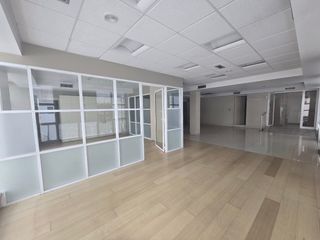 Alquiler de local en esquina, muy luminoso.