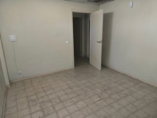 Alquiler de local en esquina, muy luminoso.