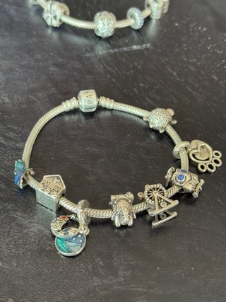 Pulsera de pandora con charms