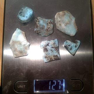 Colección de piezas de Larimar para tallarlas