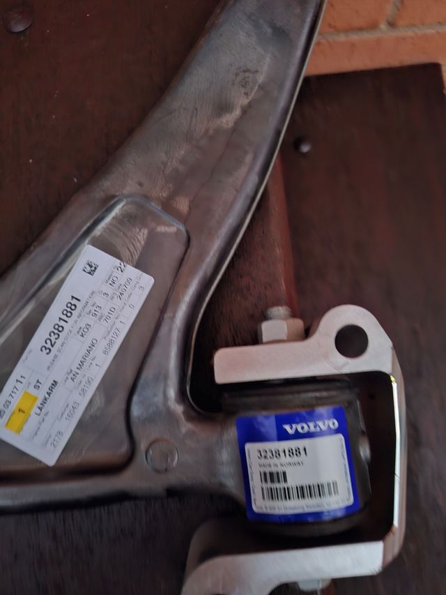 Trapecio suspensión Volvo