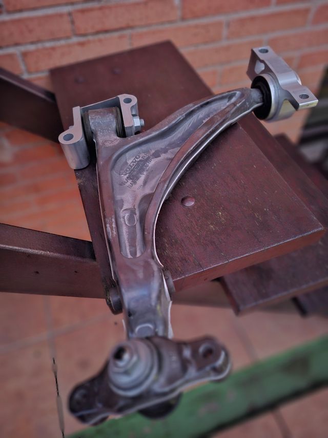 Trapecio suspensión Volvo