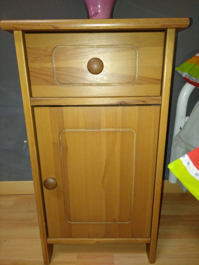 Mesita noche madera infantil Y 2 estanterías