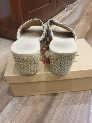 Zuecos plataforma multicolor