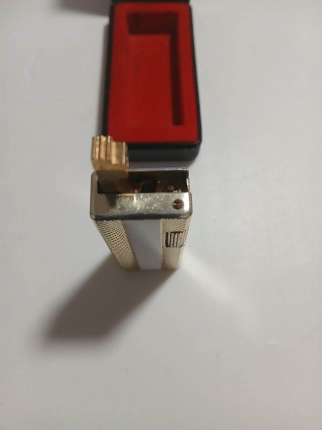 Encendedor Pierre Gas Lighter dorado