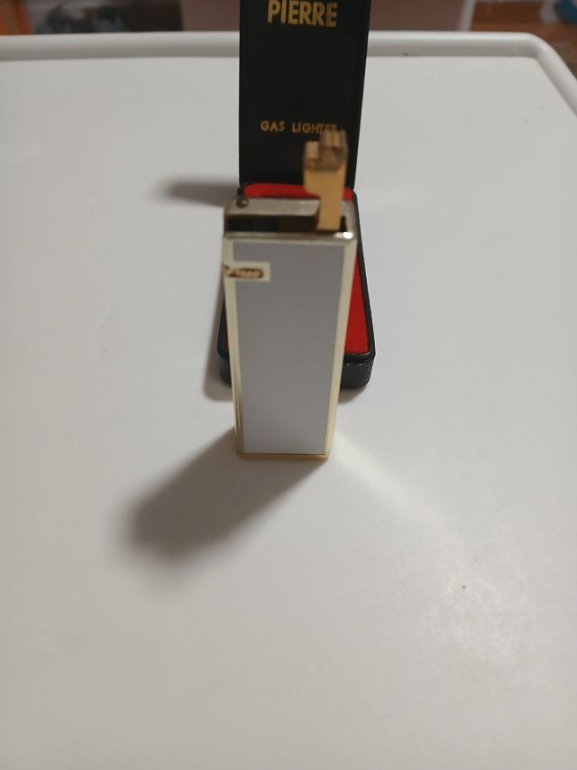 Encendedor Pierre Gas Lighter dorado
