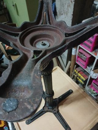 Mesas y sillas con pie de forja de 300 a 150 agost