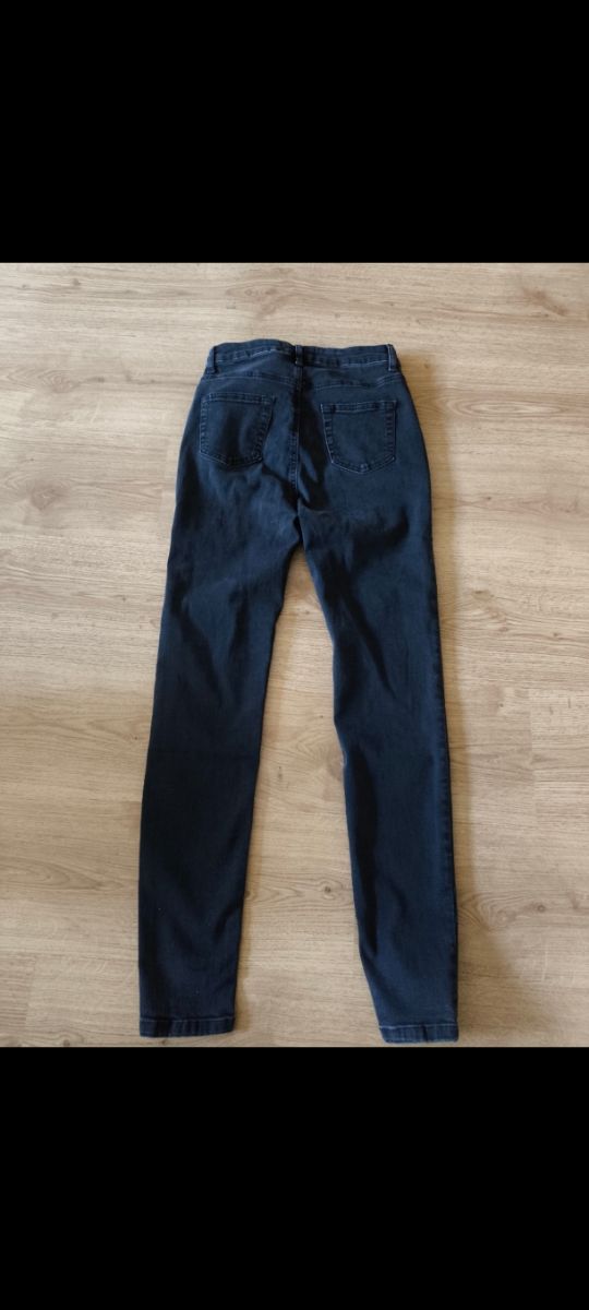 Pantalón vaquero negro