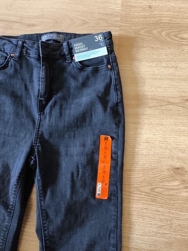 Pantalón vaquero negro