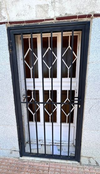 Cancela de hierro negra
